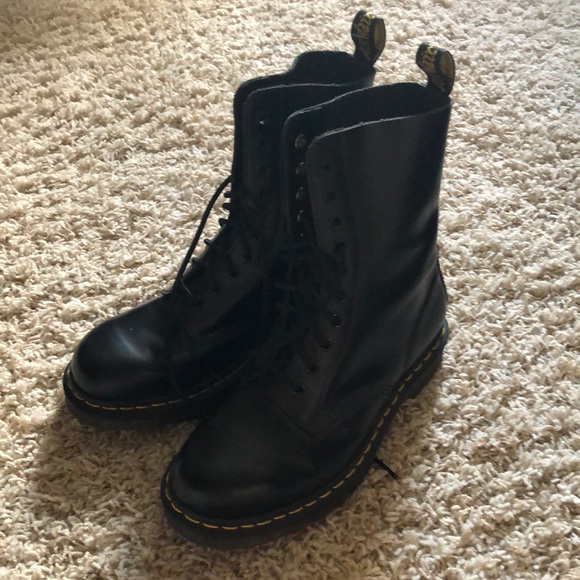 Black 10 eye docs - Picture 1 of 3
